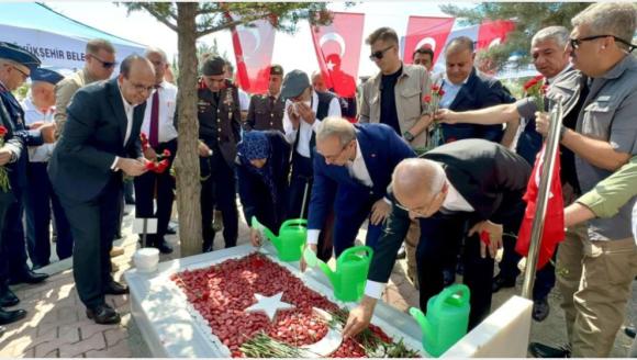 15 Temmuz Şehitleri İçin Mezarlıkta Anma