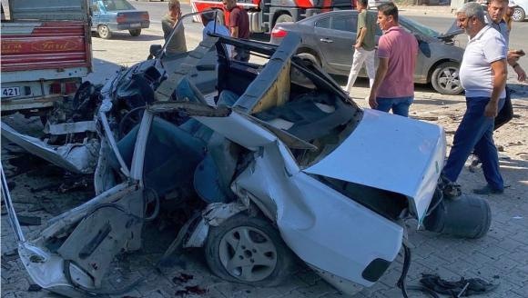 Feci Kazada Otomobil Hurdaya Döndü.. 1 Ölü