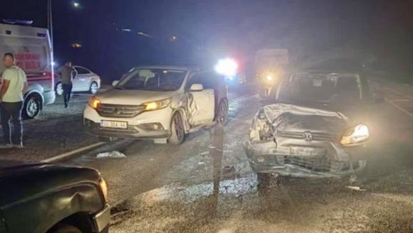 İki Araç Çarpıştı, 4 Kişi Yaralandı