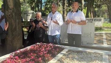 Kemal Sunal'a Mezarı Başında Anma