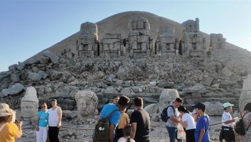 Nemrut'a Ziyaretçi Akını