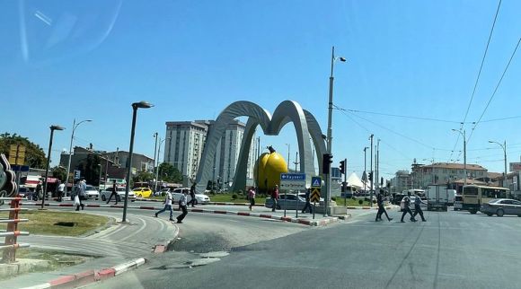 Kayısı Anıtı Altında 4 Kişi Tarafından Dövülerek Öldürüldü!.