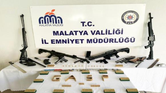 'Hepsinin Evlerine Gittik'..  Sosyal Medya Çakallarına Operasyon!