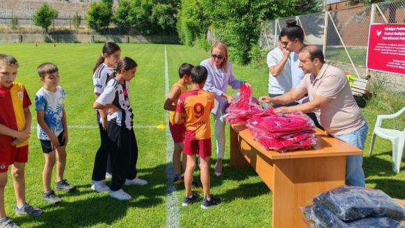 TFF'den Konteynerlerde Yaşayan Çocuklar İçin Futbol Okulu
