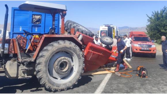 TIR'la Çarpışan Traktörün Sürücüsü Öldü