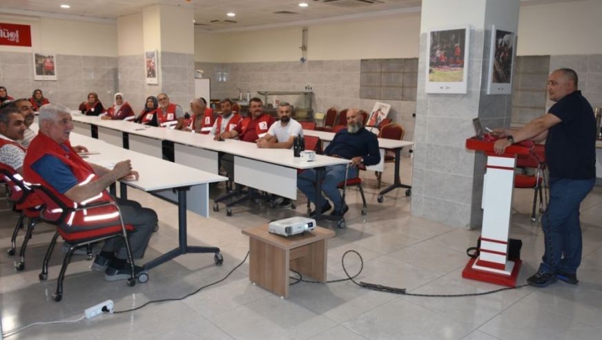 Kızılay, 5 İlçede 12 Üreticiye Çilek Bahçeleri Kuracak