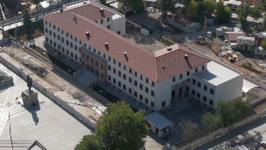 Yeni Hükümet Konağı'na  'Boncuk' Kondurdular!