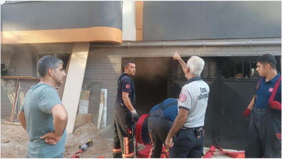 Apartman Altındaki Depoda Çıkan Yangın Söndürüldü