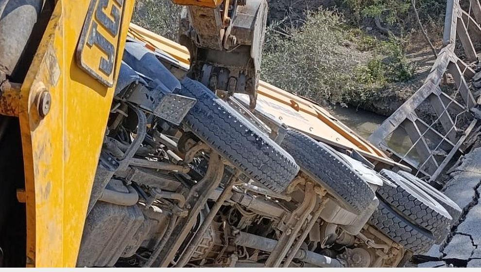Hafriyat Yüklü Kamyonun Geçişi Sırasında Köprü Çöktü