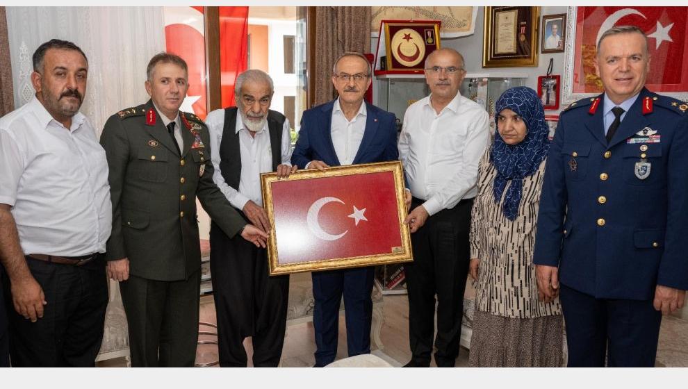 İl Yöneticilerinden 15 Temmuz Şehitlerinin Ailelerine Ziyaret