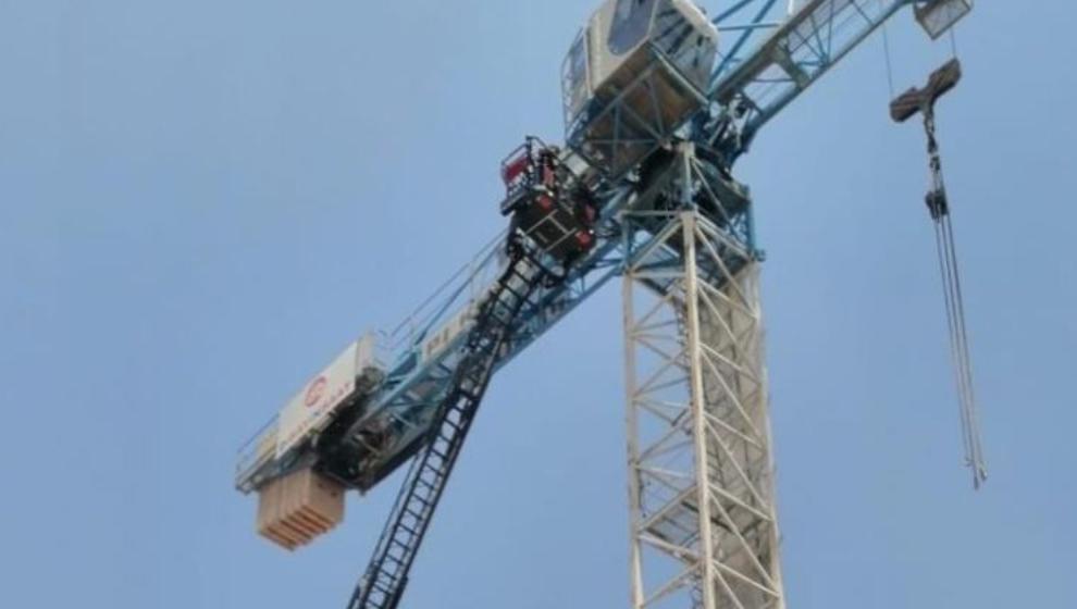 Kule Vinçte Rahatsızlanan Operatörü İtfaiye İndirdi