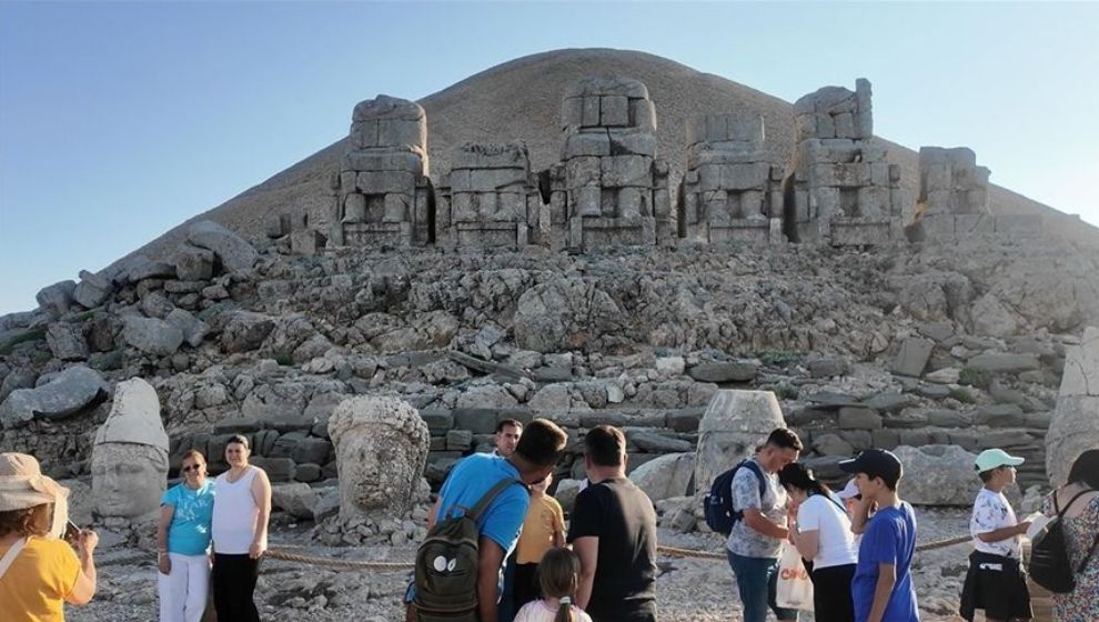 Nemrut'a Ziyaretçi Akını