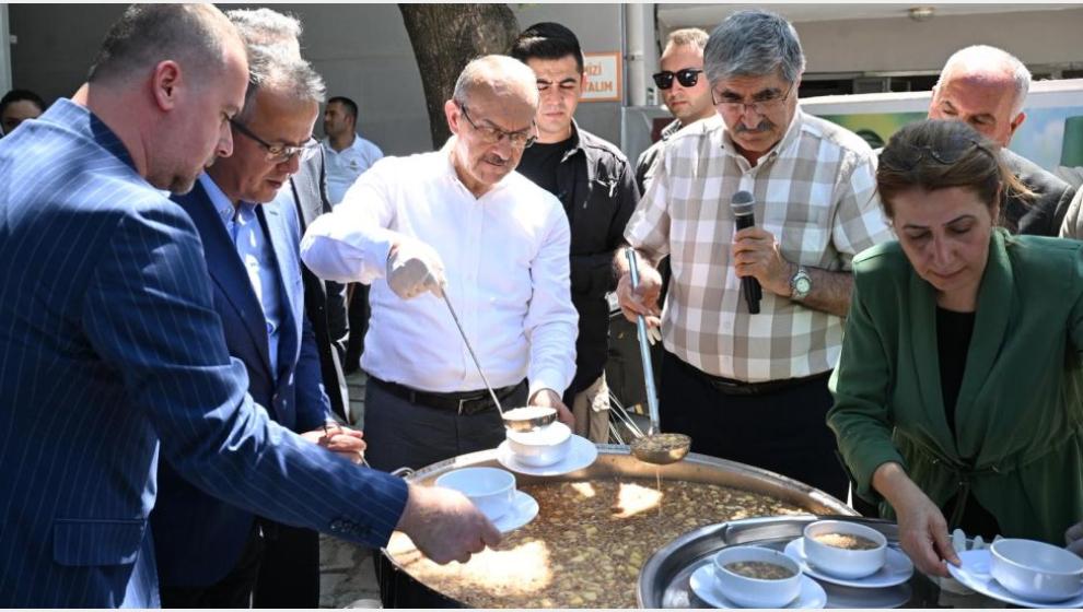 Zeynel Abidin Vakfı'nın Aşure Lokması Yapıldı