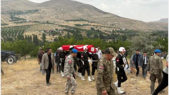 1999 Depreminde Şehit Olan Malatyalı Asker 26 Yıl Sonra Köyünde..