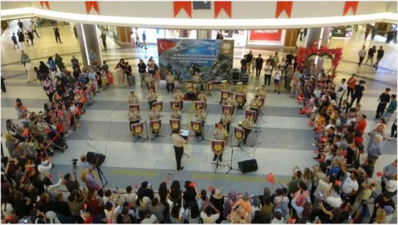 2'nci Ordu Bölge Bandosu'ndan AVM'de Konser