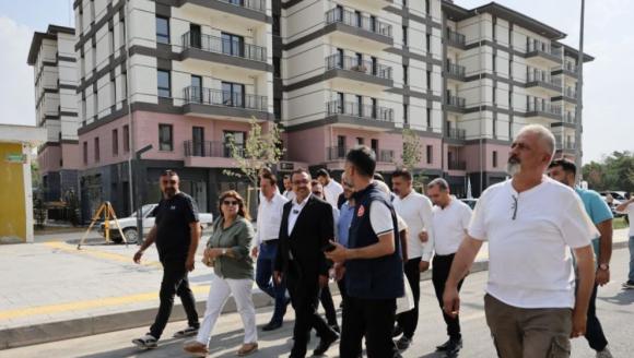 AKP Heyeti TOKİ Konutlarını Gezdi!. 'Dediği Şeyi Yaptı'
