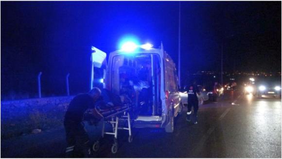 Devrilerek Savrulan Motosikletteki 2 Kişi Ağır Yaralandı
