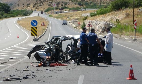Hafriyat Kamyonu İle Çarpışan Otomobilin Sürücüsü Öldü
