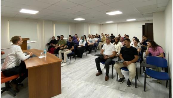 Kaymakam, 'Çaya Davetlisiniz'de Vatandaşla Buluştu