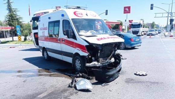 Kaza İhbarına Gitmekte Olan Ambulans Kaza Yaptı