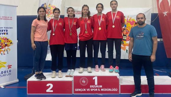 Malatya Kız Badminton Ekibi Yarı Final Grubunda Birinci
