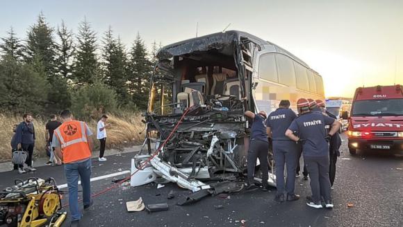 Malatya Otobüsü Kaza Yaptı.. 1 Ölü 1'i Ağır 10 Yaralı