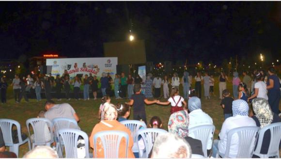 "Sanat Sokak'ta" Konser- Eğlence Etkinliği Düzenlendi