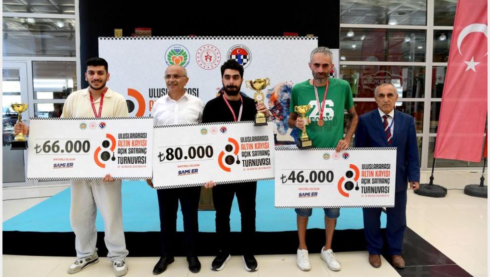 8. Uluslararası Altın Kayısı Satranç  Turnuvası Ödül Töreniyle Sona Erdi