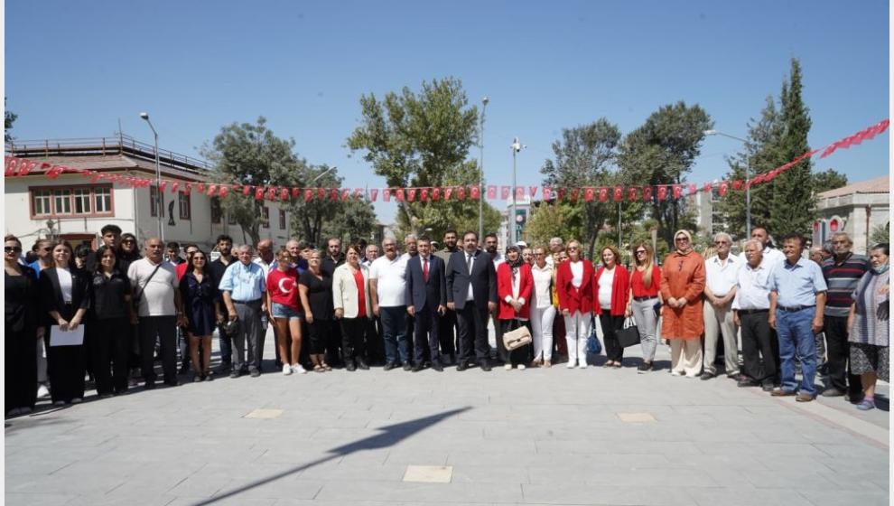 CHP Tarafından Atatürk Anıtı'nda Çelenk Sunma Töreni Düzenlendi