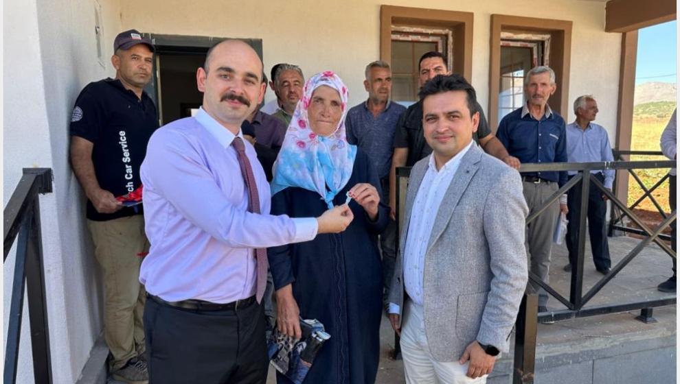 Doğanşehir'de 367 Köy Konutu Hak Sahiplerine Dağıtıldı