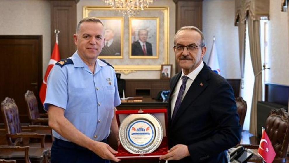 Emekliye Ayrılan 7. Ana Jet Üs Komutanı Vali Yavuz'a Veda Etti