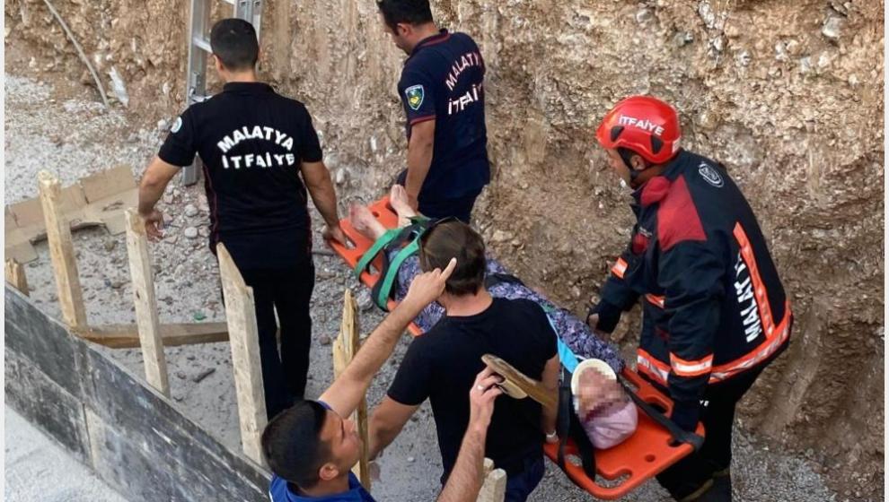 İnşaatın Temel Çukuruna Düşerek Yaralandı