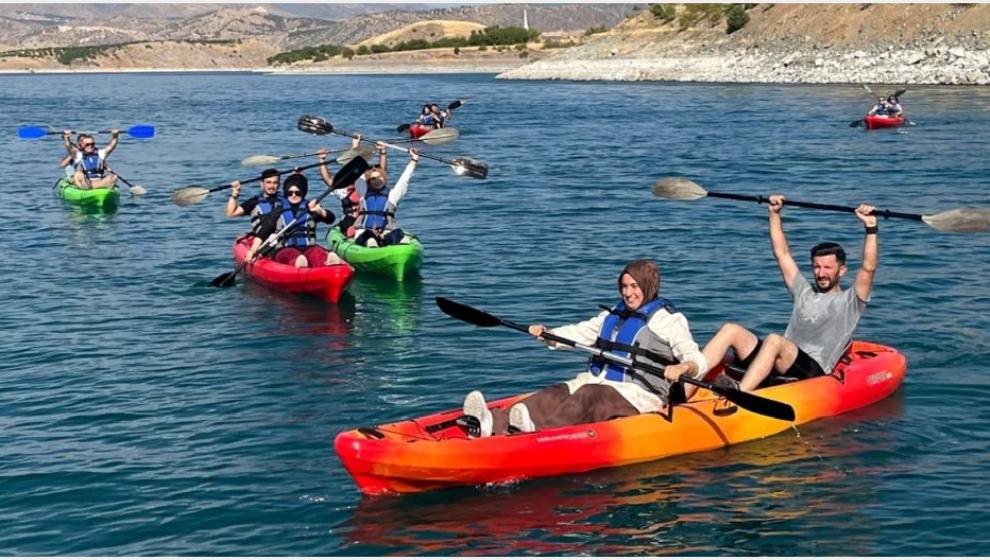 Karakaya Baraj Gölü Su Sporları Merkezi'nde Kano Etkinliği