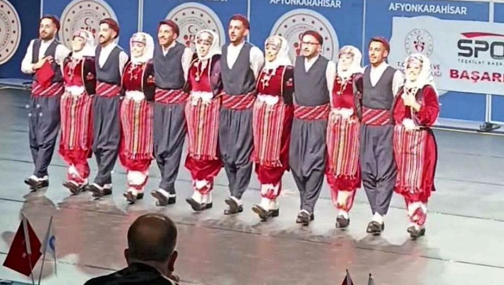 Menekşe Spor Halk Oyunları Ekibi Türkiye İkincisi Oldu