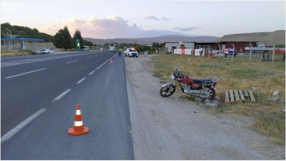 Otomobilin Çarptığı Motosikletin Sürücüsü Yaralandı