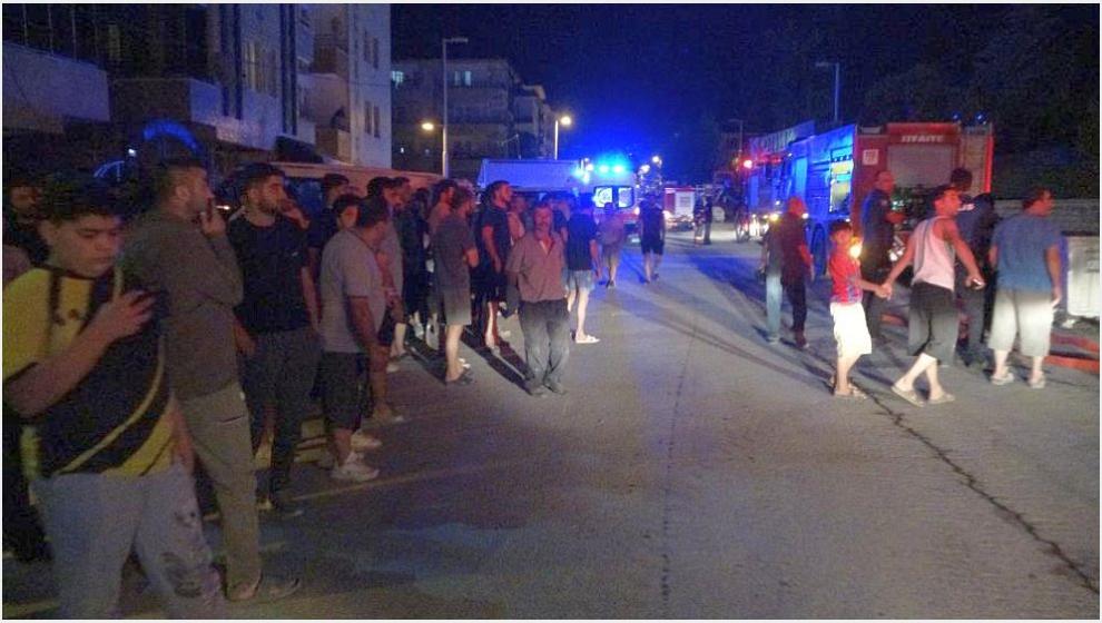 Şantiyedeki Yangın Mahalleliyi Sokağa Döktü