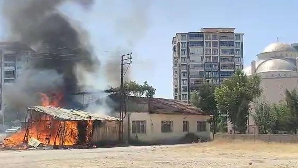 Tek Katlı Evin Müştemilatında Yangın Çıktı