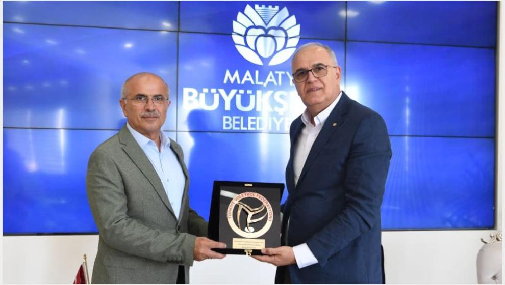 Voleybol Federasyonu Başkanı Üstündağ'dan Başkan Er'e Ziyaret