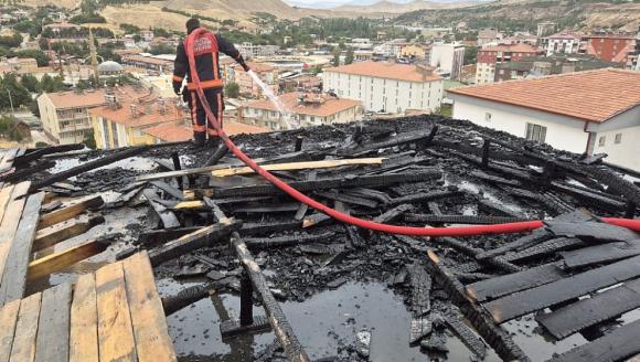 Darende'deki Çatı Yangını Korkulu Anlar Yaşattı