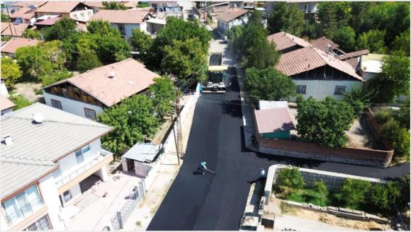 "Evlere Su Sızıyordu, Yolu Asfaltla Buluşturduk"