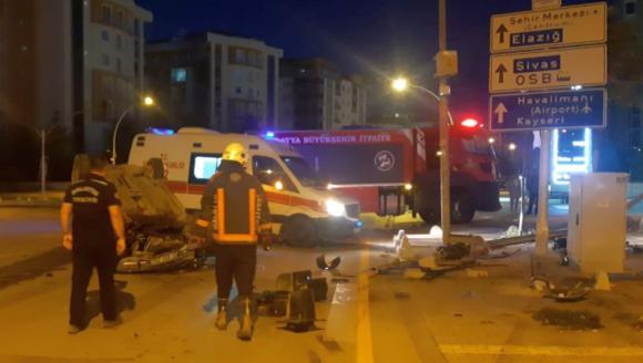 Fahri Kayahan'da Otomobil Takla Attı