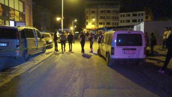 Motosikletle Gelip Kafeye Ateş Açtılar.. 2 Yaralı