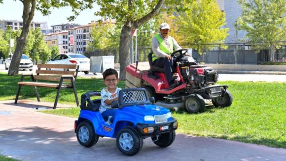 "Parkları Yeniliyoruz İlçenin Yeşil Kimliğini Muhafaza Ediyoruz"