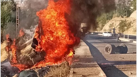 TIR Otobüse Çarptı, Devrilerek Yandı