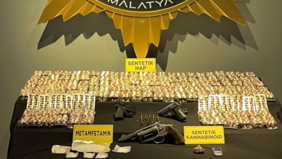 Uyuşturucu ve Silah Ele Geçti, 3 Zanlı Gözaltında