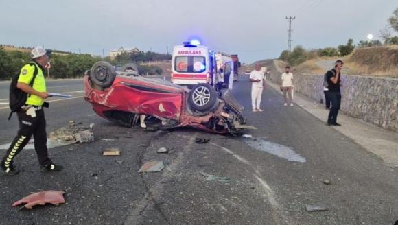 Yol Kenarındaki Duvara Çarpıp Devrildi