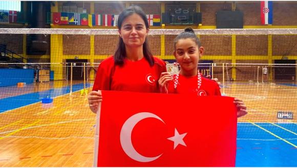 Zagreb'deki Badminton Turnuvasında İkinci Oldu