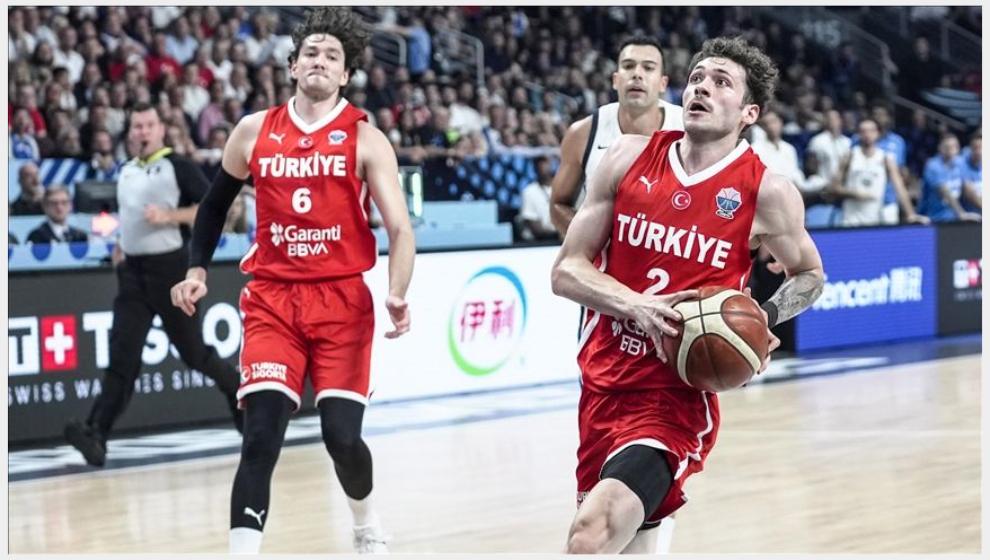 A Milli Erkek Basketbol Takımı Avrupa Şampiyonasında Finale Kaldı