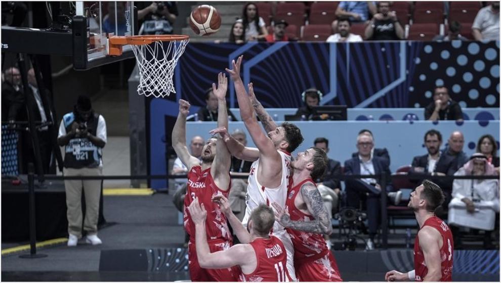 A Milli Erkek Basketbol Takımı Avrupa Şampiyonasında Yarı Finalde