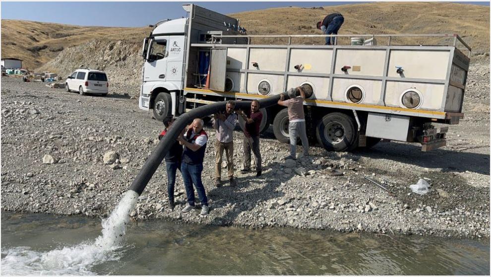 Baraj Gölü ve Göletlere 1,1 Milyon Yavru Sazan Salındı
